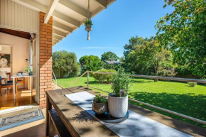 8th Tee - Retro Vibes Peacefully Tucked Away Mudgee